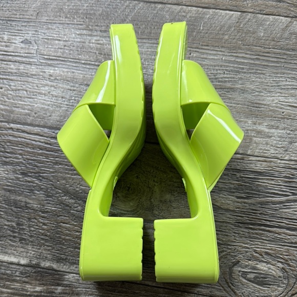 Mix No. 6 Women's Lime Green Heeled Sandals, Size 7 - Picture 5 of 9